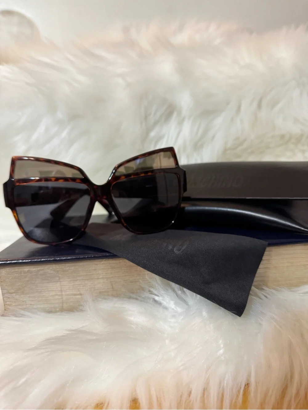 Moschino Tortoiseshell Cat-Eye Sunglasses - Brown - Picture 1 of 6